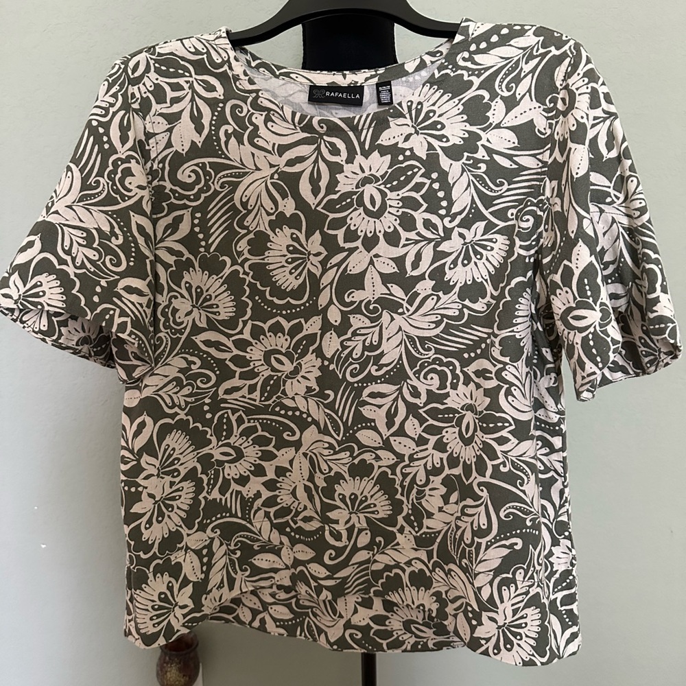 Rafaella green/olive‎ and White Floral Blouse. Size Medium. NWOT.